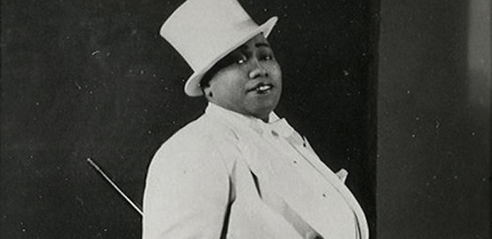 Gladys Bentley con el traje blanco que la hizo famosa./ Archivo de Cine y Televisión UCLA